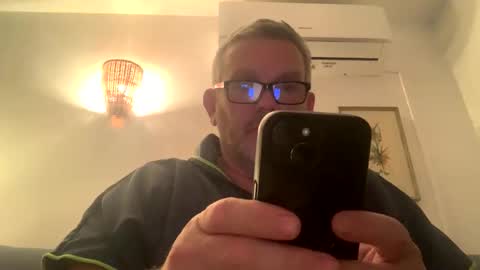 Snapshot of hawks2113 chatting on 02/25/25, 09:35 hawks2113 online show from 02/25/25, 09:35