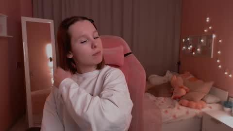 Snapshot of haya_harareet chatting on 01/08/26, 01:19 Mia online show from 01/08/26, 01:19