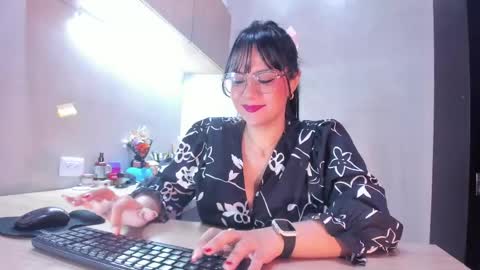 Snapshot of haylenpark chatting on 05/17/26, 09:49 haylenpark online show from 05/17/26, 09:49