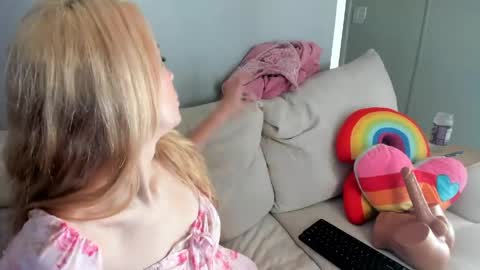 Hayley online show from 04/04/26, 01:52