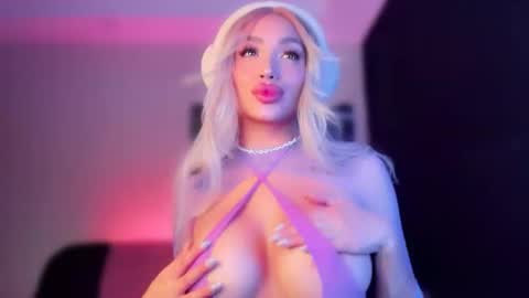 Marie online show from 09/30/25, 02:00