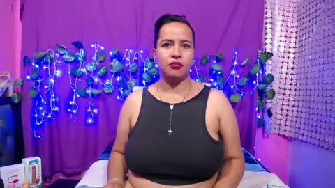 Snapshot of hazel_34 chatting on 02/13/25, 12:35 hazel online show from 02/13/25, 12:35