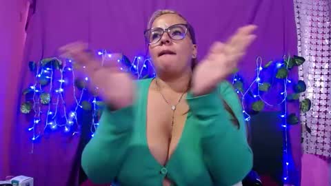 Snapshot of hazel_34 chatting on 02/22/25, 10:07 hazel online show from 02/22/25, 10:07