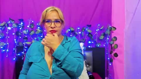 Snapshot of hazel_34 chatting on 03/02/25, 03:45 hazel online show from 03/02/25, 03:45