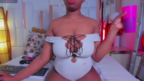 Snapshot of hazel_lanee chatting on 06/01/26, 04:03 hazel_lanee online show from 06/01/26, 04:03