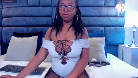Snapshot of hazel_lanee chatting on 06/09/26, 04:35 hazel_lanee online show from 06/09/26, 04:35
