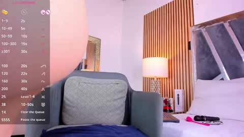 Snapshot of hazel_ross_tcw chatting on 12/19/24, 01:29  Hazel  online show from 12/19/24, 01:29