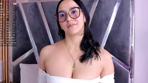 Snapshot of hazel_ross_tcw chatting on 01/31/25, 07:29  Hazel  online show from 01/31/25, 07:29