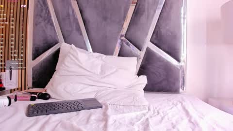 Snapshot of hazel_ross_tcw chatting on 02/17/25, 03:53  Hazel  online show from 02/17/25, 03:53