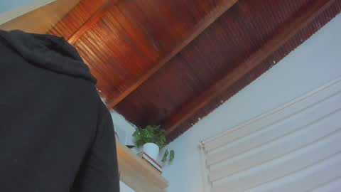 Im Hazel online show from 12/31/24, 02:08