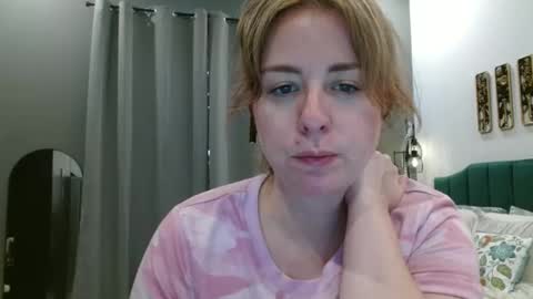 Snapshot of hazel_skye chatting on 04/27/26, 09:57 Hazel online show from 04/27/26, 09:57
