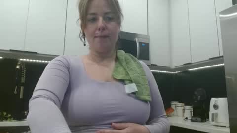 Snapshot of hazel_skye chatting on 04/29/26, 08:15 Hazel online show from 04/29/26, 08:15