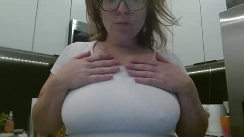 Snapshot of hazel_skye chatting on 05/12/26, 04:15 Hazel online show from 05/12/26, 04:15