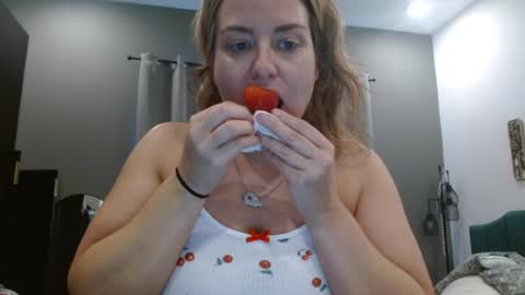Snapshot of hazel_skye chatting on 07/16/26, 05:30 Hazel online show from 07/16/26, 05:30