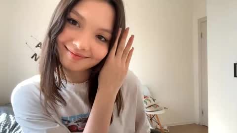 Kira online show from 04/25/26, 12:19