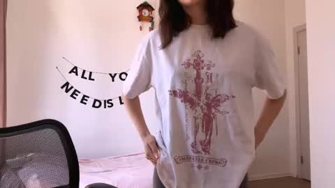 Kira online show from 05/03/26, 10:10