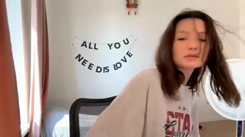 Kira online show from 05/22/26, 11:38