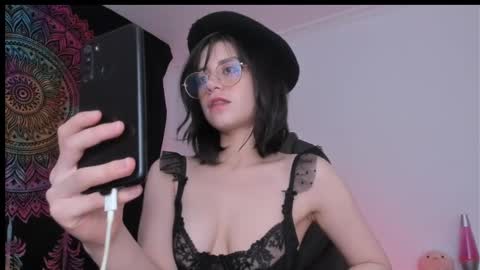 Snapshot of hazelkush00 chatting on 03/06/25, 02:41 HazelKush online show from 03/06/25, 02:41