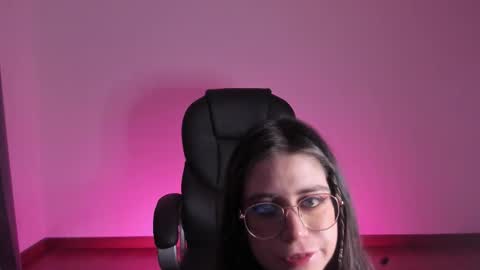 Snapshot of hazelkush00 chatting on 10/14/25, 09:59 HazelKush online show from 10/14/25, 09:59