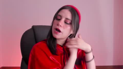 Snapshot of hazelkush00 chatting on 10/17/25, 07:38 HazelKush online show from 10/17/25, 07:38