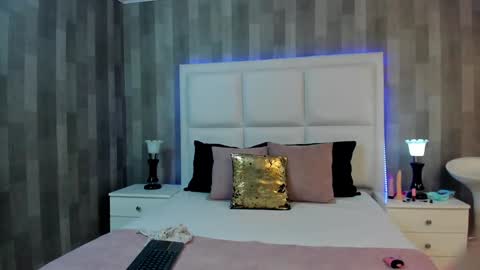 HazelMoret online show from 12/22/24, 11:44