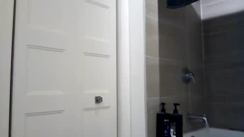 Snapshot of hdrsh08 chatting on 02/28/25, 08:31 hdrsh08 online show from 02/28/25, 08:31