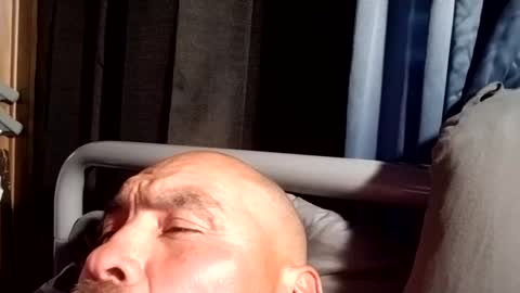 Snapshot of headshop_ chatting on 03/12/25, 07:59 Cloudznpointzsex online show from 03/12/25, 07:59