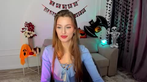 heartedlove_1 online show from 10/12/25, 11:53