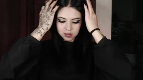 Snapshot of heatherdemonzx_ chatting on 05/19/26, 06:42 HEATHER DEMONZX Please help me to reach 100 thumbs up online show from 05/19/26, 06:42