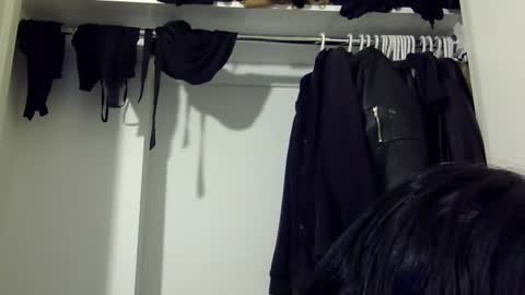 Snapshot of heatwavee chatting on 12/01/24, 09:37 heatwavee online show from 12/01/24, 09:37