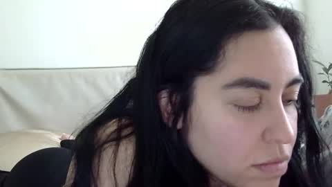 Snapshot of heatwavee chatting on 12/16/24, 04:38 heatwavee online show from 12/16/24, 04:38