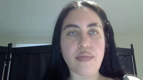 Snapshot of heatwavee chatting on 02/13/25, 01:05 heatwavee online show from 02/13/25, 01:05