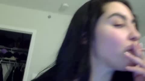 Snapshot of heatwavee chatting on 09/24/25, 11:41 heatwavee online show from 09/24/25, 11:41