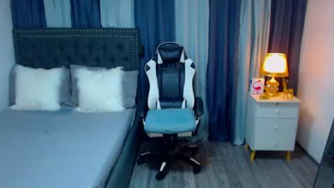 Snapshot of heavenlytransx chatting on 12/28/24, 04:30 ITS FREE TO ASK online show from 12/28/24, 04:30