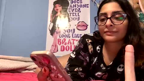 Snapshot of heavensbunny chatting on 12/27/24, 06:14 heaven the muslim slut online show from 12/27/24, 06:14