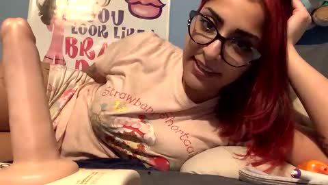 Snapshot of heavensbunny chatting on 01/03/25, 01:16 heaven the muslim slut online show from 01/03/25, 01:16