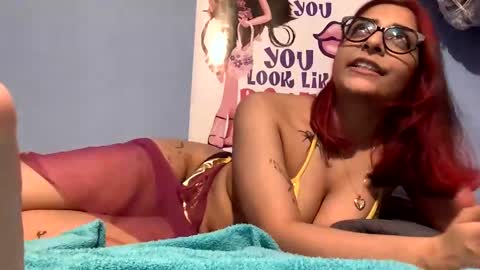 Snapshot of heavensbunny chatting on 01/11/25, 04:27 heaven the muslim slut online show from 01/11/25, 04:27