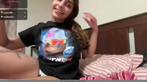 Snapshot of heavensbunny chatting on 12/15/25, 04:39 heaven the muslim slut online show from 12/15/25, 04:39