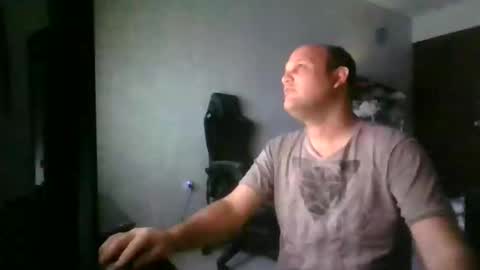 Snapshot of heavy_rebellxc chatting on 02/24/25, 03:44 Heavy Rebell online show from 02/24/25, 03:44