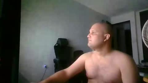 Snapshot of heavy_rebellxc chatting on 02/26/25, 02:48 Heavy Rebell online show from 02/26/25, 02:48