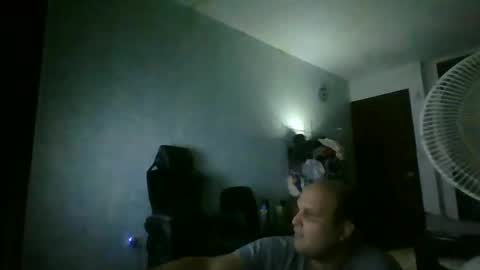 Snapshot of heavy_rebellxc chatting on 10/23/25, 05:29 Heavy Rebell online show from 10/23/25, 05:29