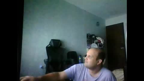 Snapshot of heavy_rebellxc chatting on 10/24/25, 04:42 Heavy Rebell online show from 10/24/25, 04:42