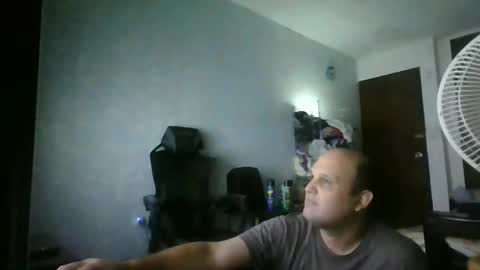 Snapshot of heavy_rebellxc chatting on 10/31/25, 08:04 Heavy Rebell online show from 10/31/25, 08:04