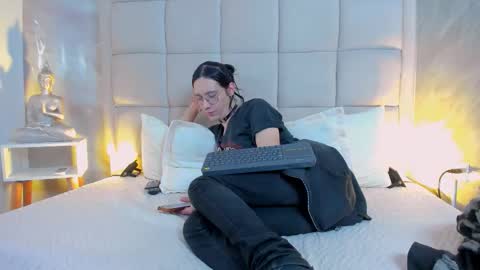 Keira Hecate online show from 12/03/25, 08:07