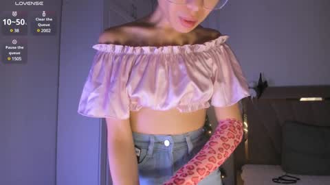 Snapshot of heejeeen chatting on 12/30/24, 05:58 Call me Mia online show from 12/30/24, 05:58