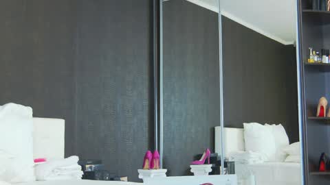 Helen online show from 01/31/25, 12:17