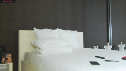 Helen online show from 10/05/25, 03:21