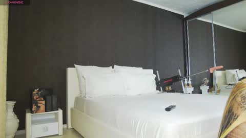 Helen online show from 02/15/26, 11:08