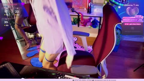 Snapshot of heidiluceous chatting on 01/15/25, 06:12 Heidi brunette Foxy red head and Carrie blondie online show from 01/15/25, 06:12