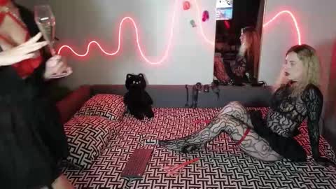 Snapshot of heidiluceous chatting on 02/14/25, 01:40 Heidi brunette Foxy red head and Carrie blondie online show from 02/14/25, 01:40